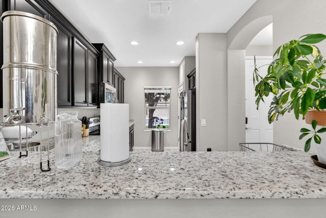 823 W LEADWOOD Avenue, San Tan Valley, AZ 85140