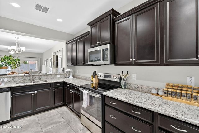 823 W LEADWOOD Avenue, San Tan Valley, AZ 85140