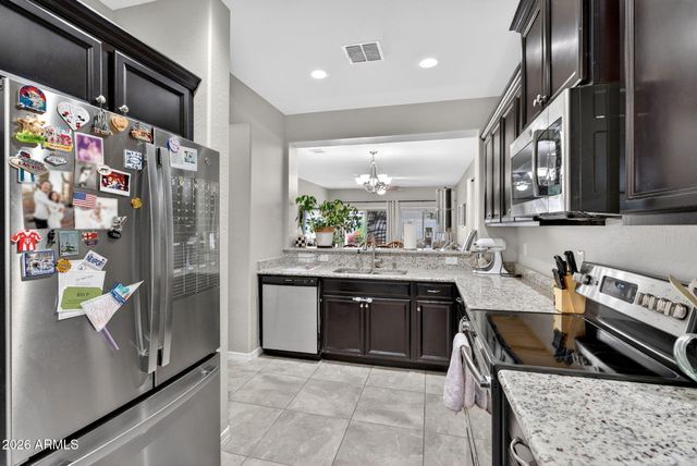 823 W LEADWOOD Avenue, San Tan Valley, AZ 85140