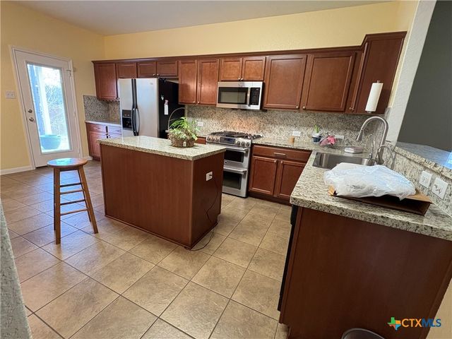 102 Wisteria Way, San Marcos, TX 78666