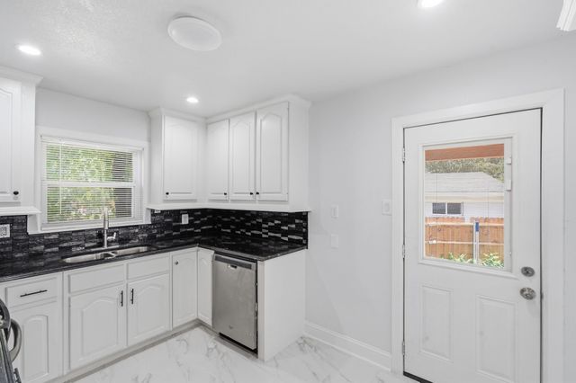 2626 Crest Avenue, Dallas, TX 75216