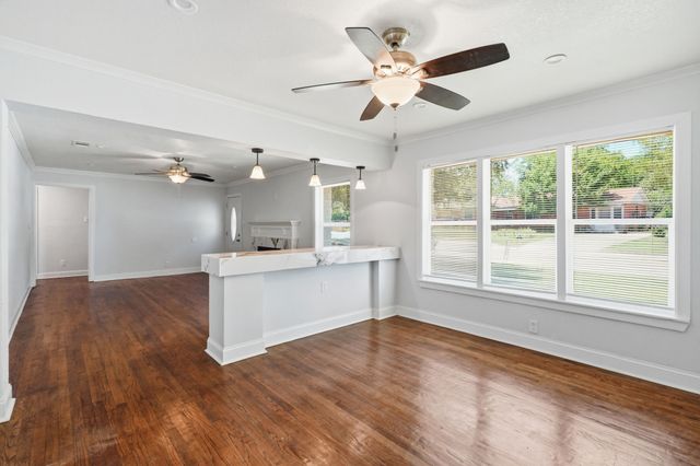 2626 Crest Avenue, Dallas, TX 75216
