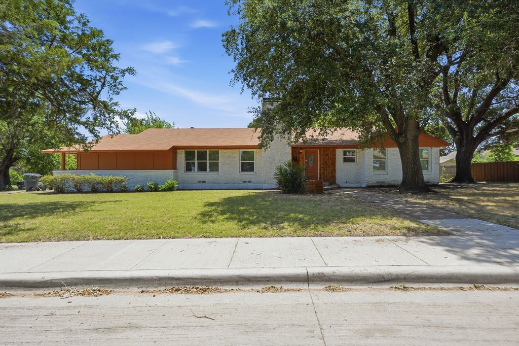 2626 Crest Avenue, Dallas, TX 75216