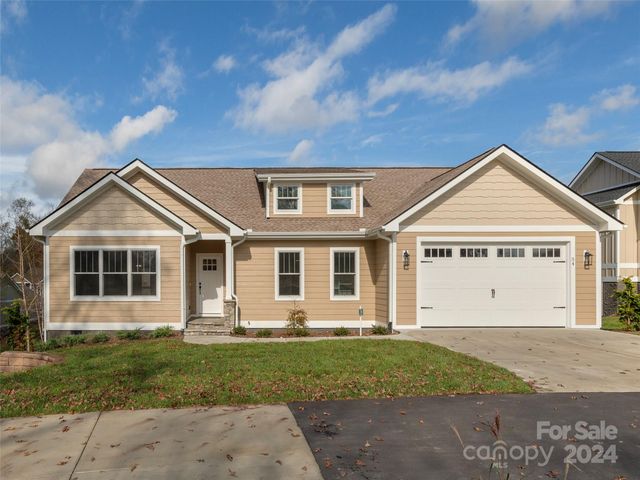 54 Olde Oak Lane, Hendersonville, NC 28792