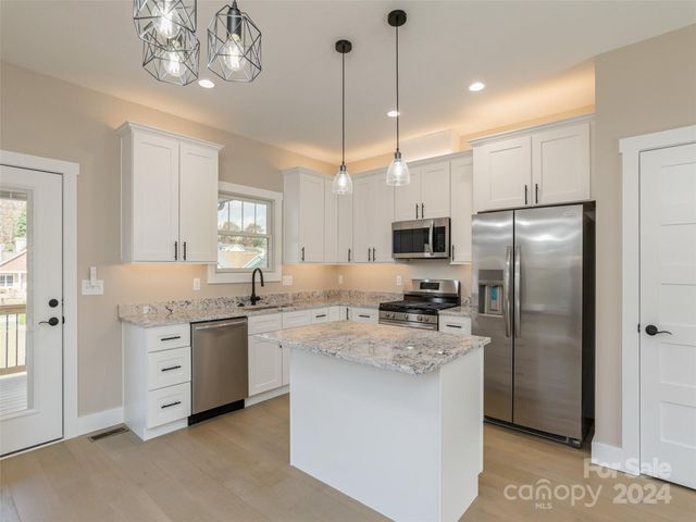 54 Olde Oak Lane, Hendersonville, NC 28792