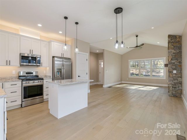 54 Olde Oak Lane, Hendersonville, NC 28792