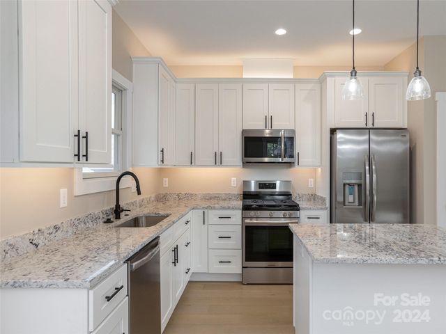 54 Olde Oak Lane, Hendersonville, NC 28792