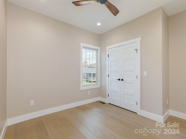 54 Olde Oak Lane, Hendersonville, NC 28792