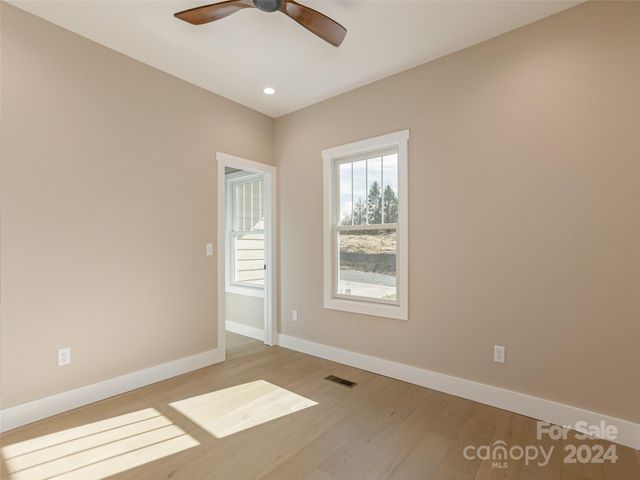 54 Olde Oak Lane, Hendersonville, NC 28792