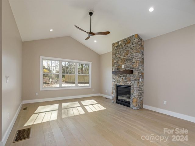 54 Olde Oak Lane, Hendersonville, NC 28792