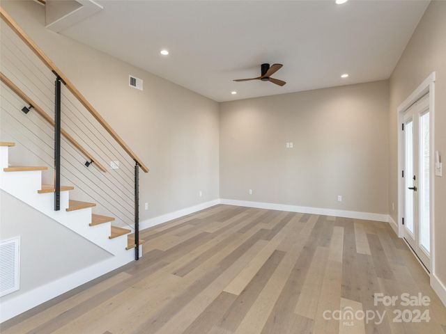 54 Olde Oak Lane, Hendersonville, NC 28792