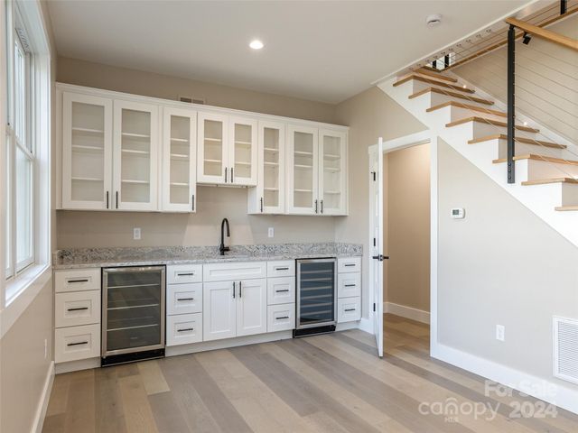 54 Olde Oak Lane, Hendersonville, NC 28792