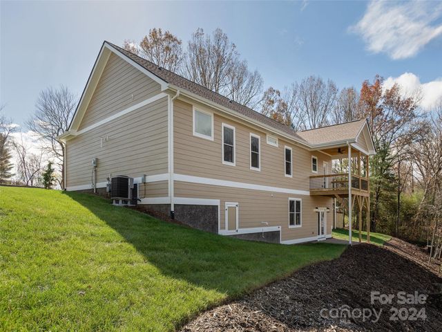 54 Olde Oak Lane, Hendersonville, NC 28792