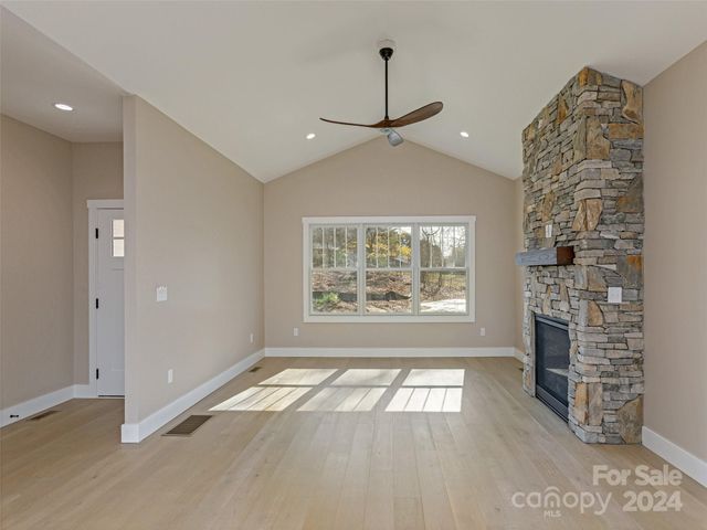 54 Olde Oak Lane, Hendersonville, NC 28792