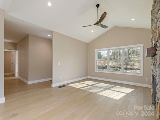 54 Olde Oak Lane, Hendersonville, NC 28792