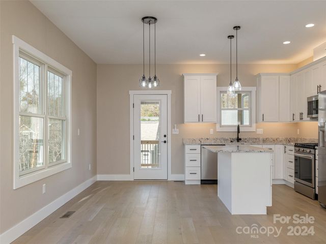 54 Olde Oak Lane, Hendersonville, NC 28792