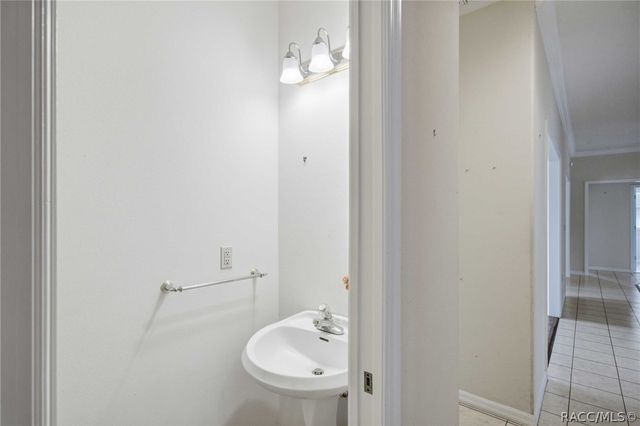 39 W Amalfi Court, Beverly Hills, FL 34465