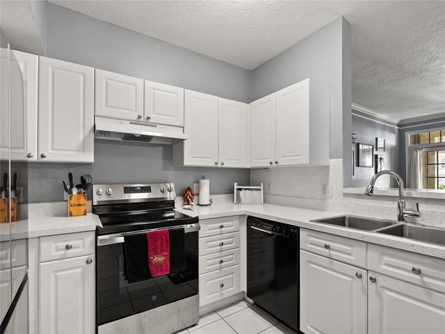 239 LONGVIEW AVENUE 111, Kissimmee, FL 34747