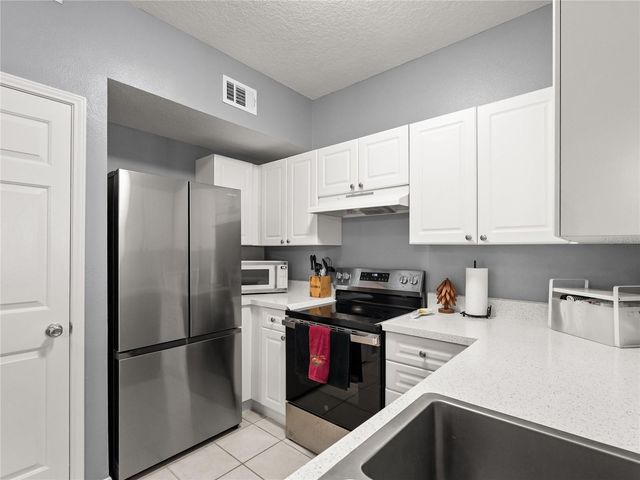 239 LONGVIEW AVENUE 111, Kissimmee, FL 34747