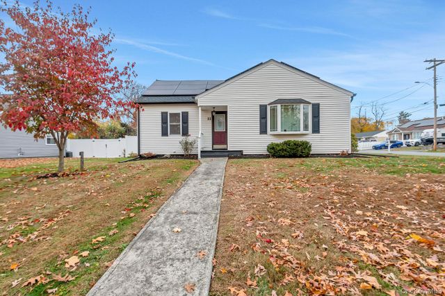 11 Sunset Drive, New Windsor, NY 12553