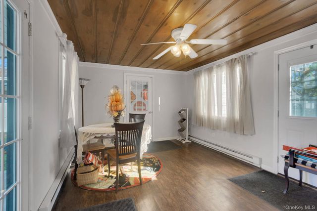 11 Sunset Drive, New Windsor, NY 12553