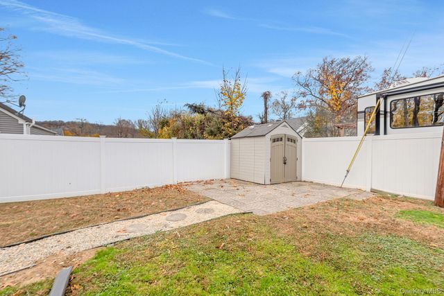 11 Sunset Drive, New Windsor, NY 12553