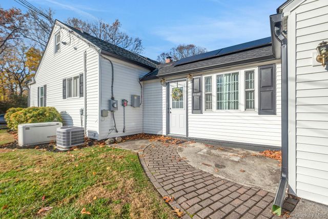 11 Sunset Drive, New Windsor, NY 12553