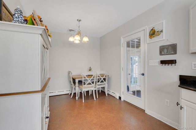 11 Sunset Drive, New Windsor, NY 12553