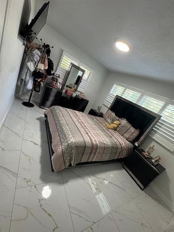 6463 1ST AVENUE N, St Petersburg, FL 33710