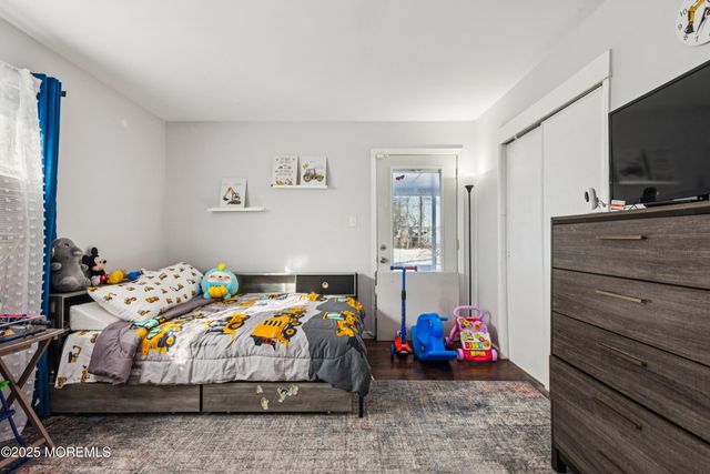 41 Pinetree Drive, Parlin, NJ 08859