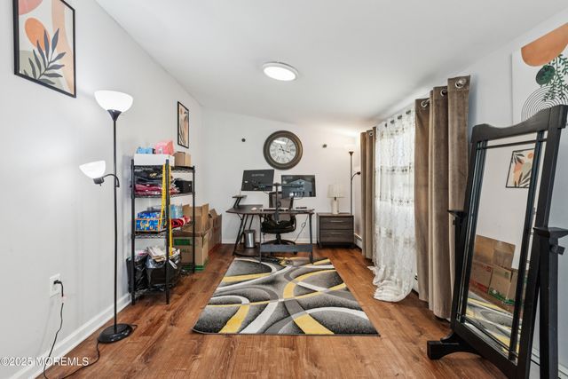 41 Pinetree Drive, Parlin, NJ 08859