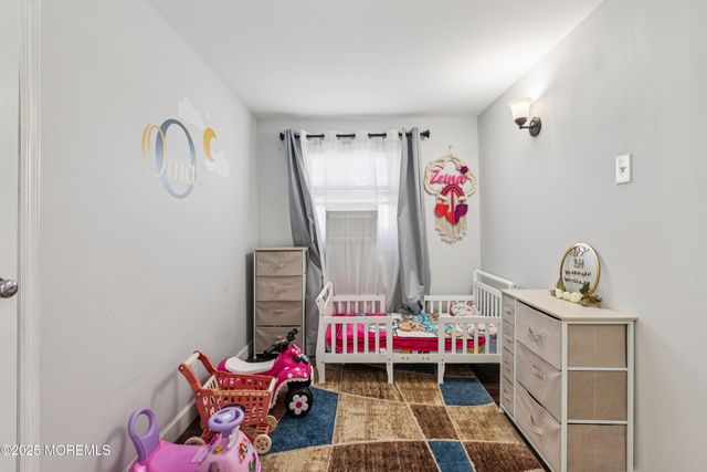 41 Pinetree Drive, Parlin, NJ 08859