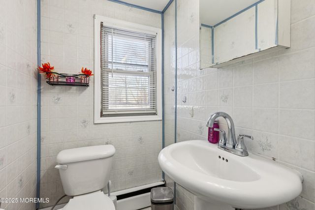 41 Pinetree Drive, Parlin, NJ 08859