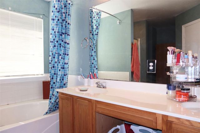 1705 Creekside Ave, Sherman, TX 75092
