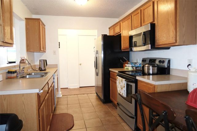 1705 Creekside Ave, Sherman, TX 75092
