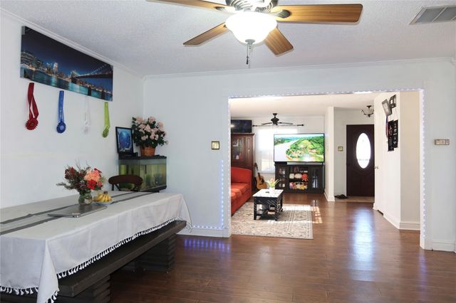 1705 Creekside Ave, Sherman, TX 75092