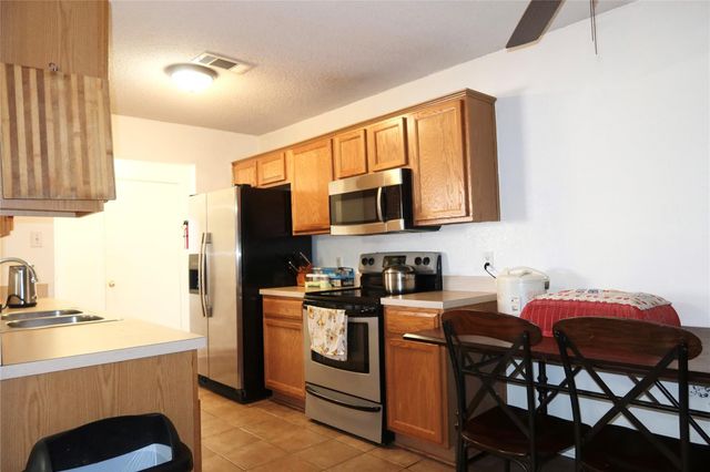 1705 Creekside Ave, Sherman, TX 75092