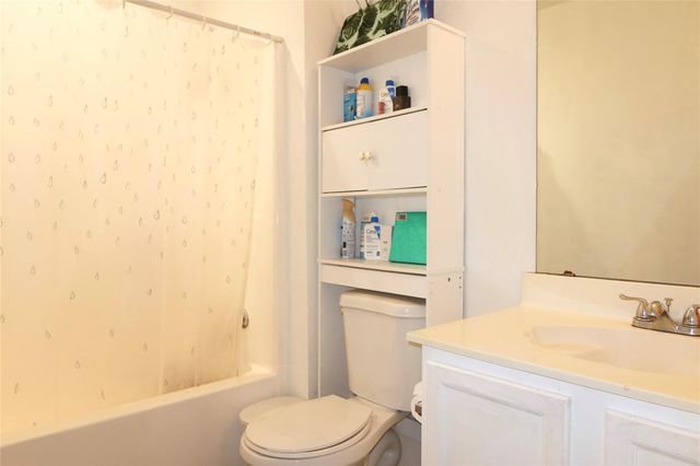 1705 Creekside Ave, Sherman, TX 75092