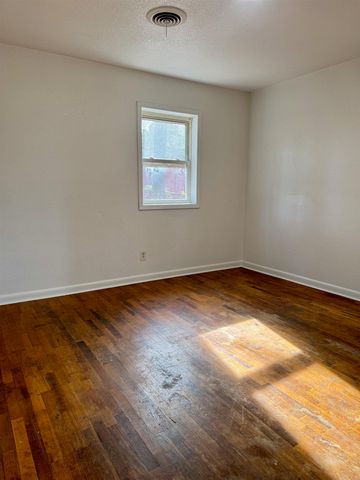 215 Pine Street, Jonesboro, AR 72401