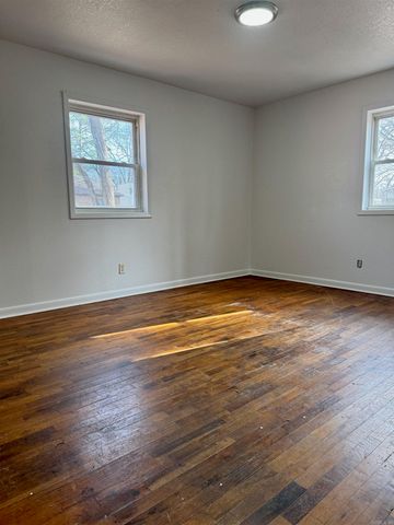 215 Pine Street, Jonesboro, AR 72401