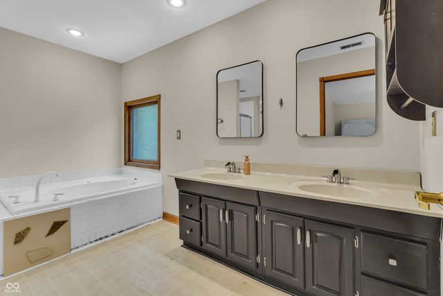 2690 E County Road 800 S, Clayton, IN 46118