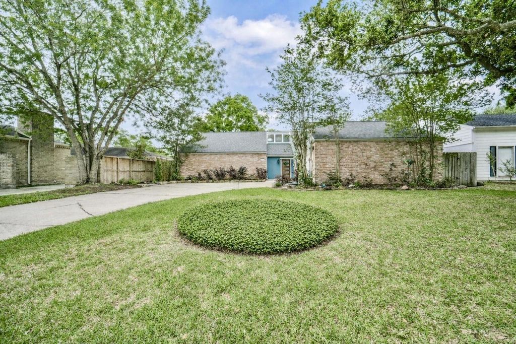 12111 Whittington Drive, Houston, TX 77077