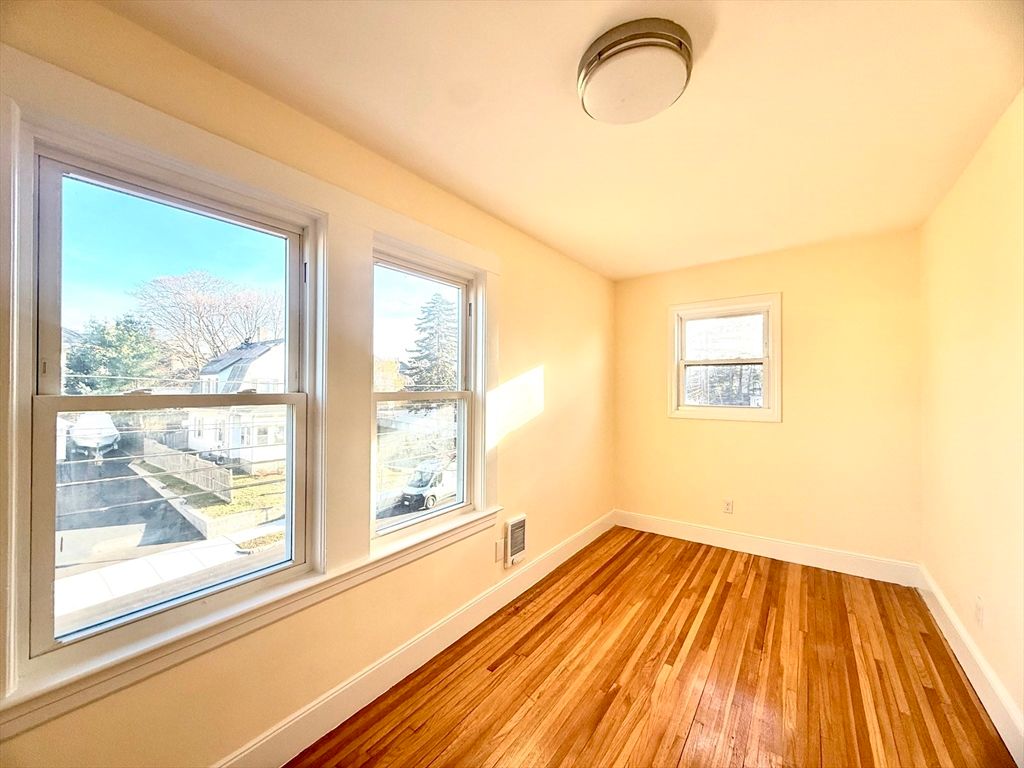 135 Independence Ave 3, Quincy, MA 02169