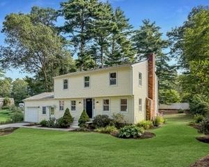 7 Surrey Dr, Plymouth, MA 02360