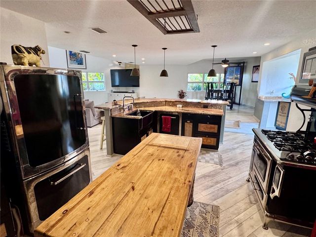 735 79TH CIRCLE S, St Petersburg, FL 33707