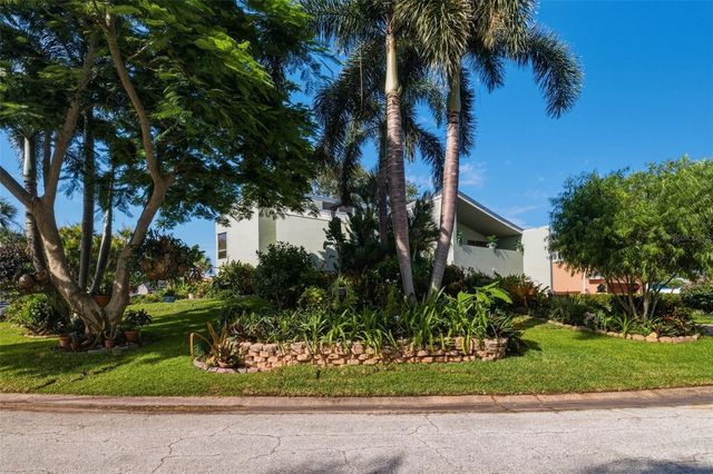735 79TH CIRCLE S, St Petersburg, FL 33707