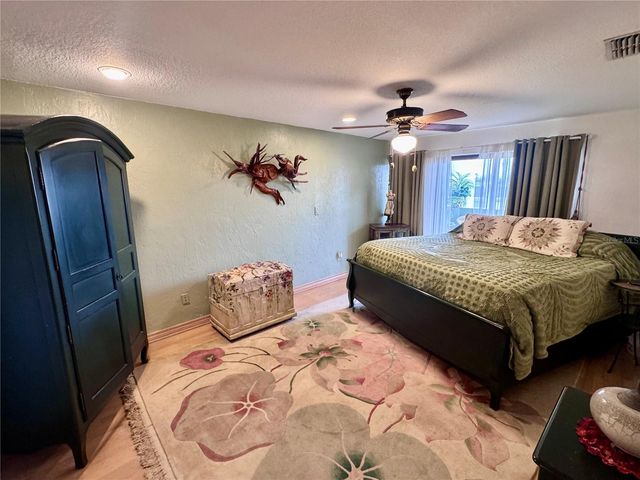 735 79TH CIRCLE S, St Petersburg, FL 33707