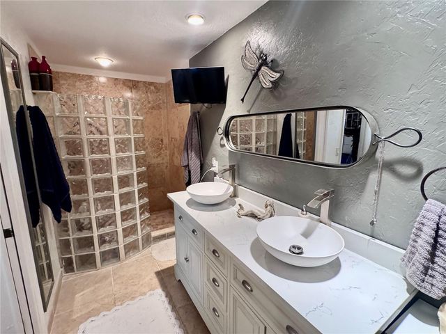735 79TH CIRCLE S, St Petersburg, FL 33707