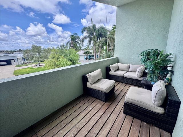 735 79TH CIRCLE S, St Petersburg, FL 33707