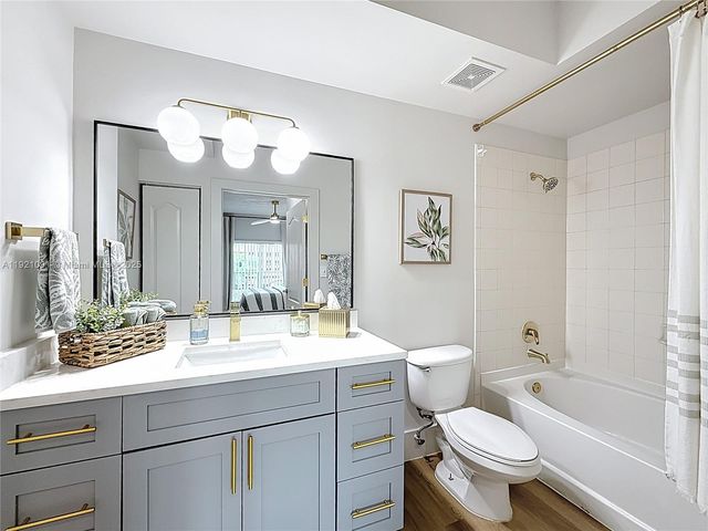 6001 SW 70th St 643, South Miami, FL 33143